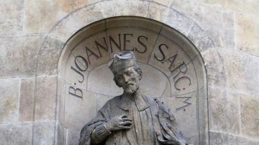 Socha sv. Jana Sarkandera na kapli na olomouckém Hradě