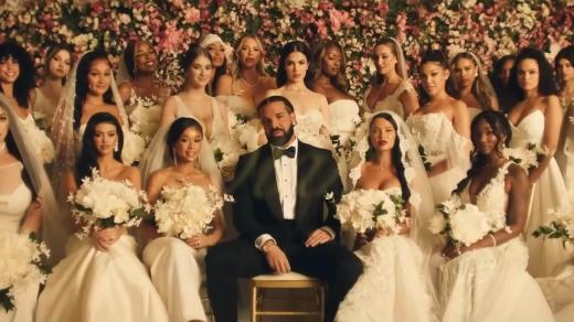 Drake ve videu k písni Falling Back