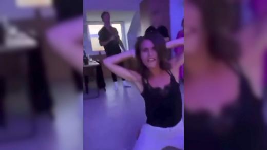 Finská premiérka Sanna Marinová na večírku