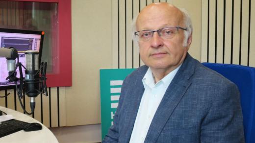 Jiří Bláha ve studiu Českého rozhlasu Hradec Králové