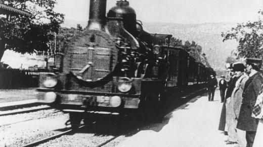 Příjezd vlaku do stanice v La Ciotat. Krátký film natočený bratry Lumiérovými kolem roku 1895/97