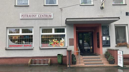 Obchůdek s potravinami v Ropici na Třinecku