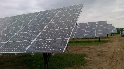 Slavnostní zahájení provozu největší české solární elektrárny Vepřek na Mělnicku