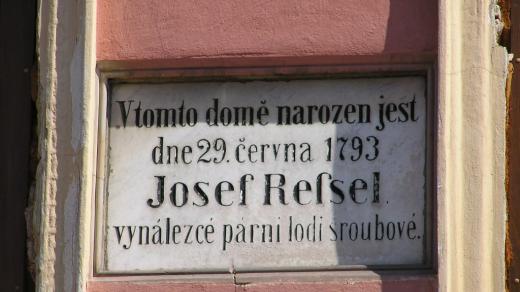 Pamětní deska na Resselově rodném domě