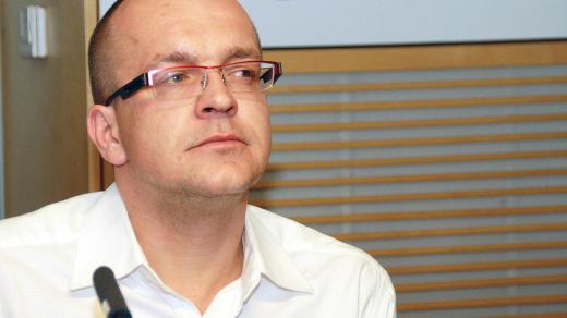 Jaroslav Škárka odmítl verzi, podle níž si měl půjčit od Víta Bárty