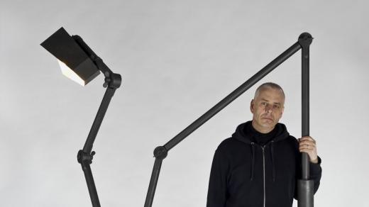 Viktor Karlík s plastikou Cesta světla