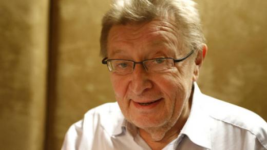 Jiří Slavíček, komentátor, editor, redaktor a novinář, často vystupoval pod pseudonymem Adolf Bašta