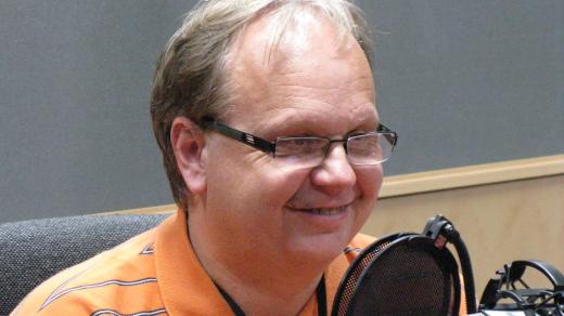 PhDr. Miloš Kadlec ve studiu Českého rozhlasu Leonardo