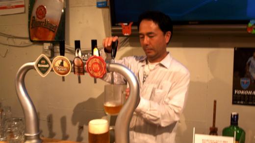 Rjosuke Jonehara české pivo rád čepuje i pije