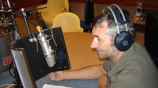 Petr Hladík ve studiu při natáčení jednoho z dílů