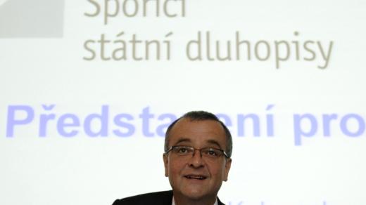 Ministr financí Miroslav Kalousek představuje státní dluhopisy