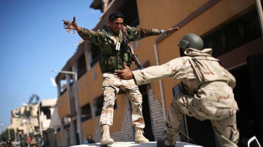 Libyjští povstalci oslavují v Syrtě smrt Muammara Kaddáfího