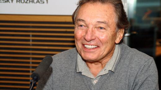 Zpěvák Karel Gott představil ve vysílání své nové album