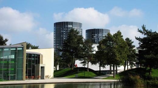Autostadt na  25 hektarech nabídne zážitek nejen milovníkům aut. Na své si přijdou obdivovatelé architektury, špičkového designu a dokonce i umění