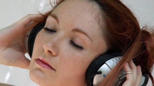 Poslech hudby, ilustrační foto