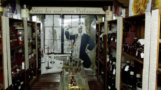 Johann Maria Farina, zakladatel firmy, je považován za otce moderní parfumerie