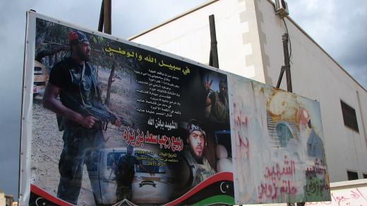 Libyjci jsou se zbraněmi stále tolik horliví jako před rokem
