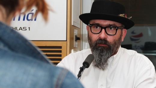 František Ortmann ve studiu Radiožurnálu