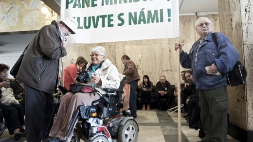 Happening Národní rady osob se zdravotním postižením, zdravotnických odborů a Svazu pacientů ČR s názvem Pane ministře, mluvte s námi.