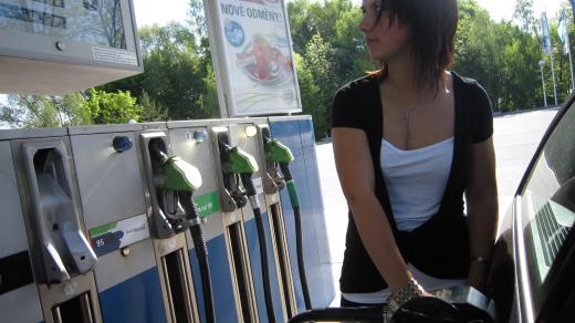 Cena nafty a benzínu se na Vysočině pohybuje okolo třiceti sedmi korun