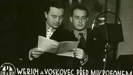 Jan Werich (vlevo) a Jiří Voskovec, druhá polovina 30. let