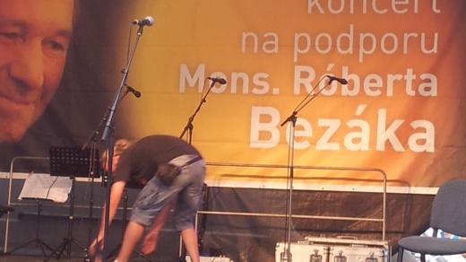 Koncert na podporu odvolaného trnavského arcibiskupa Róberta Bezáka