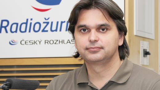 Roman Škrabánek přijal pozvání do studia Radiožurnálu