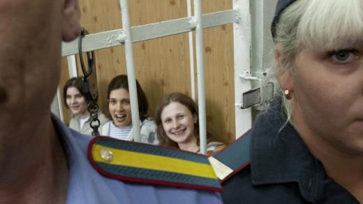 Členky dívčí punkové kapely Pussy Riot u soudu