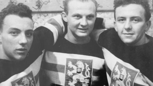 Karel Gut jako trenér získal s mužstvem v letech 1976 a 1977 zlaté medaile z mistrovství světa.