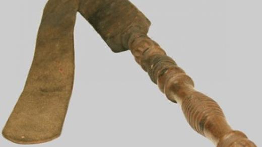 Důtky na Jom kipur. Soustružené dřevo, kůže. Čechy, 19. stol., neznámý výrobce