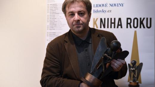 Vítězem tradiční ankety Lidových novin Kniha roku se letos stala publikace Miloše Doležala Jako bychom dnes zemřít měli.