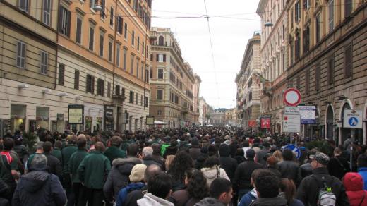 Davy směřující od metra Ottaviano k Vatikánu.