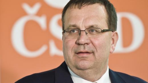 Jan Mládek na tiskové konferenci ČSSD