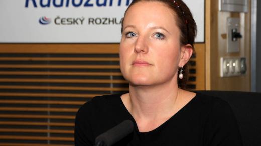 Místopředsedkyně vlády a předsedkyně LIDEM Karolína Peake ve studiu Radiožurnálu