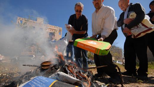 Pálení chamecu lze využít i k úklidu jiných věcí...