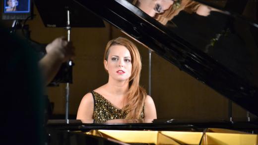Katarína Knechtová ve Studiu 1 během natáčení videoklipu k filmu Isabel