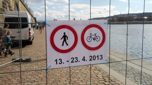 Náplavka uzavřena pro pěší i cyklisty kvůli výstavě Lodě na vodě
