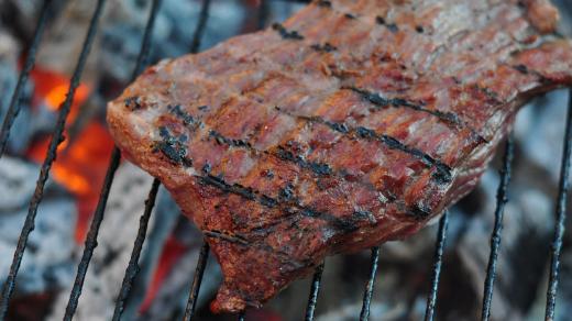 steak na grilu