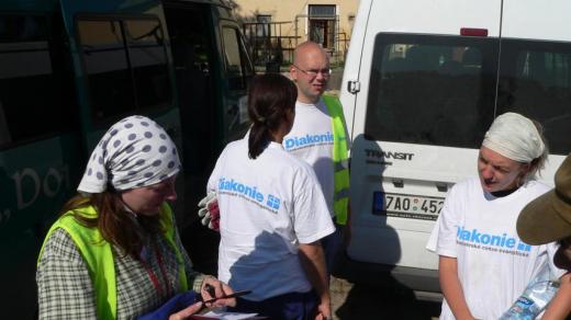 Dobrovoníci Diakonie ČCE při povodňové pomoci