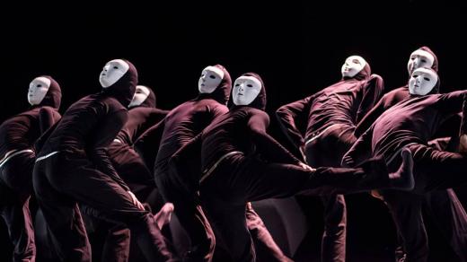 Z představení Dakkadancers Černý mraky nepláčou  