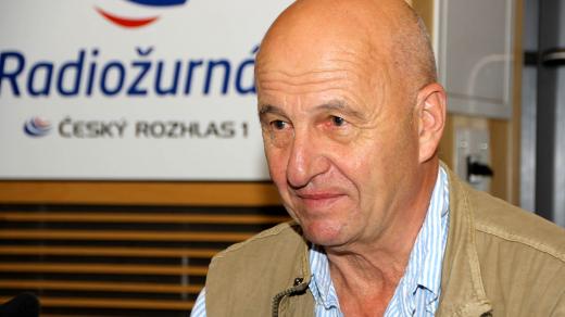 Ondřej Neff ve studiu Radiožurnálu