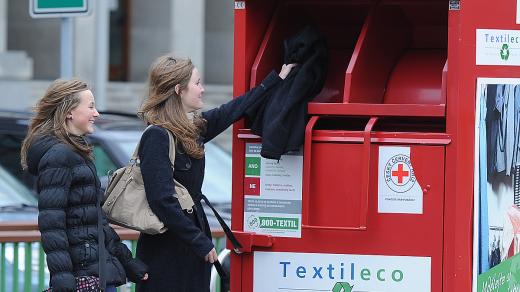 Tříděný odpad, kontejner, textil, recyklace (ilustrační foto)