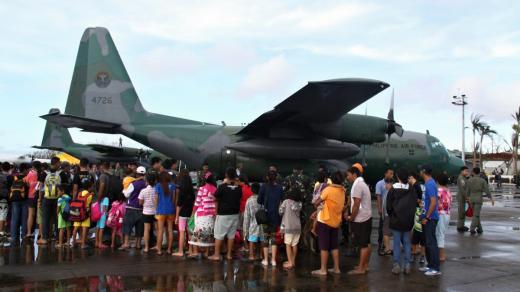 Týden po řádění tajfunu Haiyan na Filipínách  