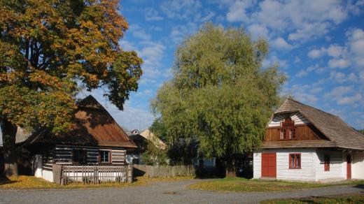 Betlém v Hlinsku, roubenky v centru města