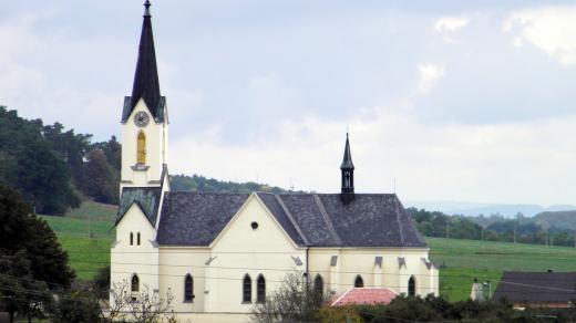 Kostel v Cholině