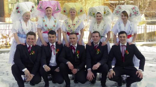 Letošní účastníci vyhánění zimy v Burgu