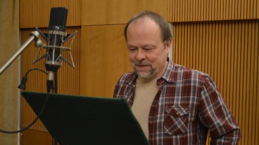 Ivan Řezáč při natáčení minutové hry Úřad