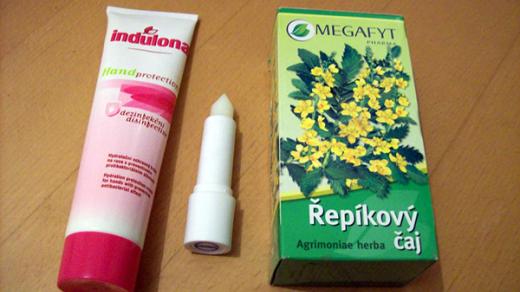 Krém, lůj a řepíkový čaj - boj proti popraskaným psím tlapkám