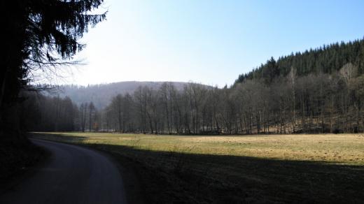 Údolí Březné směrem k Hoštejnu