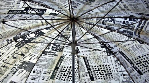 Poptávka po věcných informacích v Česku přetrvala. Zatím se zdá, že mohou nejlépe vyjít vstříc tradiční tištěné deníky, mohou se však přidat také týdeníky a už teď se přidávají také některá rádia
